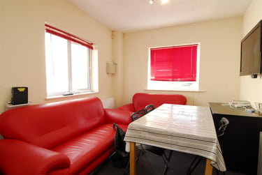 2 bed flat, Gilwell Street,, City Centre, Plymouth, PL48BU - Image 1